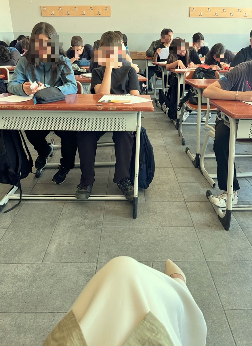 crb_fatma's tweet photo. Sınav gözetmenliğinde en ortaya oturup göz açtırmama işi:) https://t.co/tHpya2NqHE