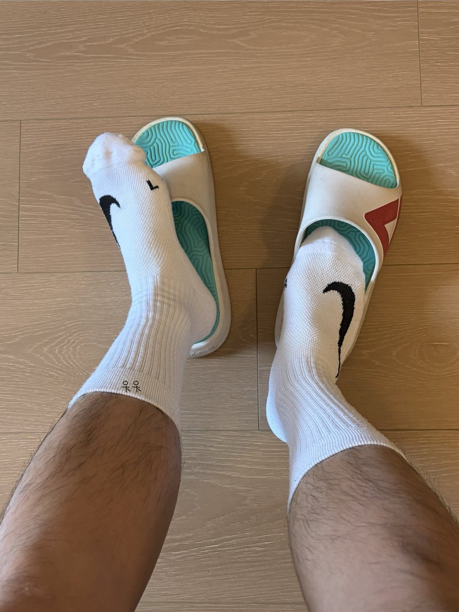 hizzasd's tweet photo. 缺个狗踩一下
#男大 #白袜 https://t.co/wjkX3OpjOf