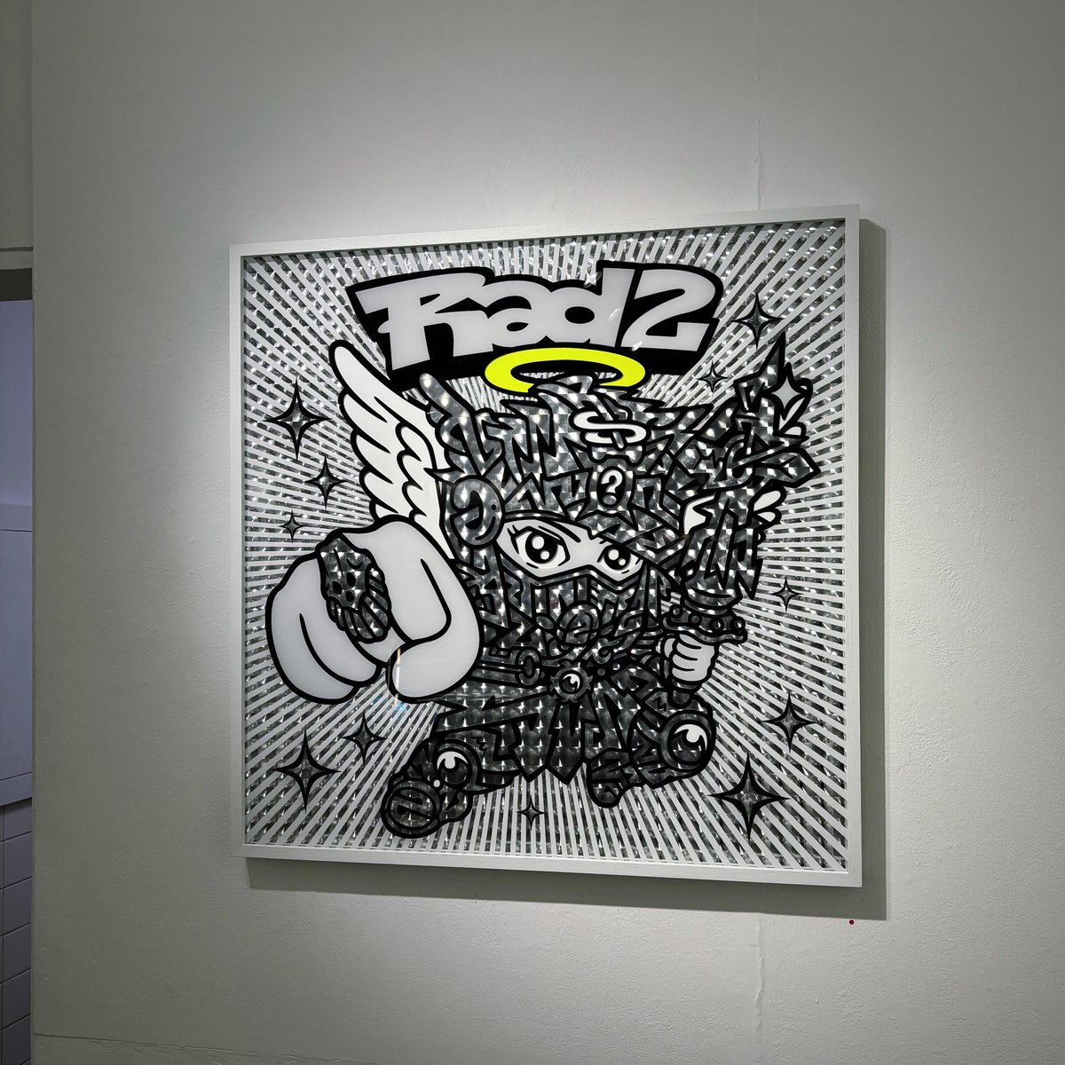 acid_cube's tweet photo. 新御徒町のmograg galleryにて、GUL「図画² 」。6/14まで。

「ヨンパチマン」をはじめとする様々な自作シールシリーズを展開するステッカー作家、GULによる個展。

デジタルデータの一括入稿ではなく、個別に発注したパーツを手作業で接合・構成した1点物の作品を展示。

#展覧会 #ギャラリー巡り https://t.co/vH2YUiQJ22