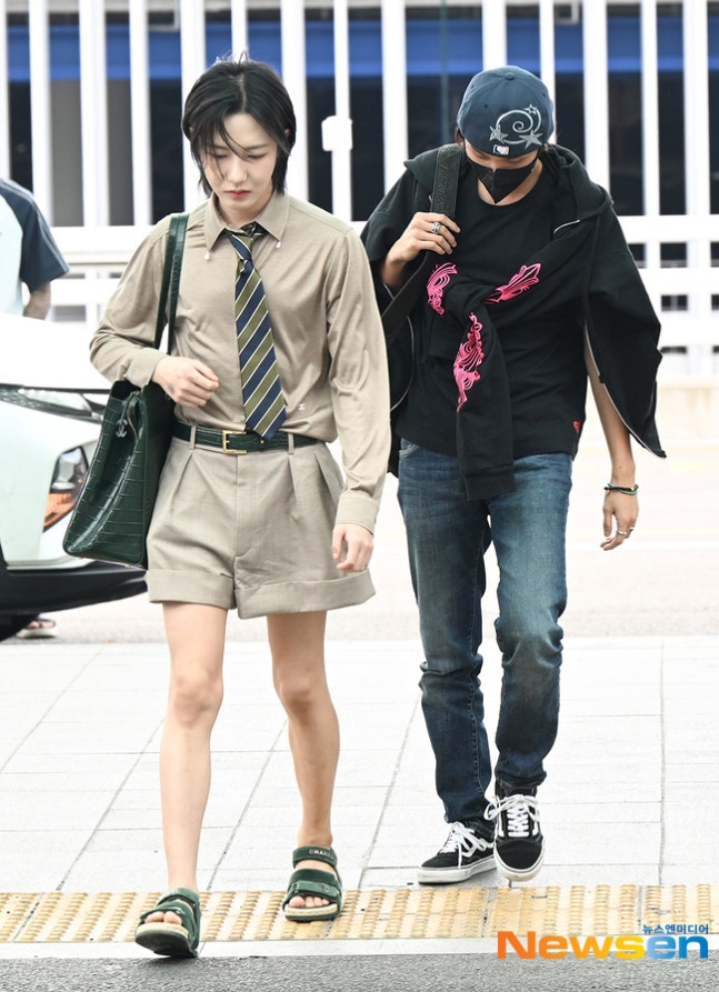 milkttalgistory's tweet photo. kayak meme2 itu lohhhh

🦊: besok mau pake short ah, boleh?
🐻: pake aja sayang, aku jago berantem

tjiaaaaaaahhhhhh https://t.co/9rLwzcxSI2