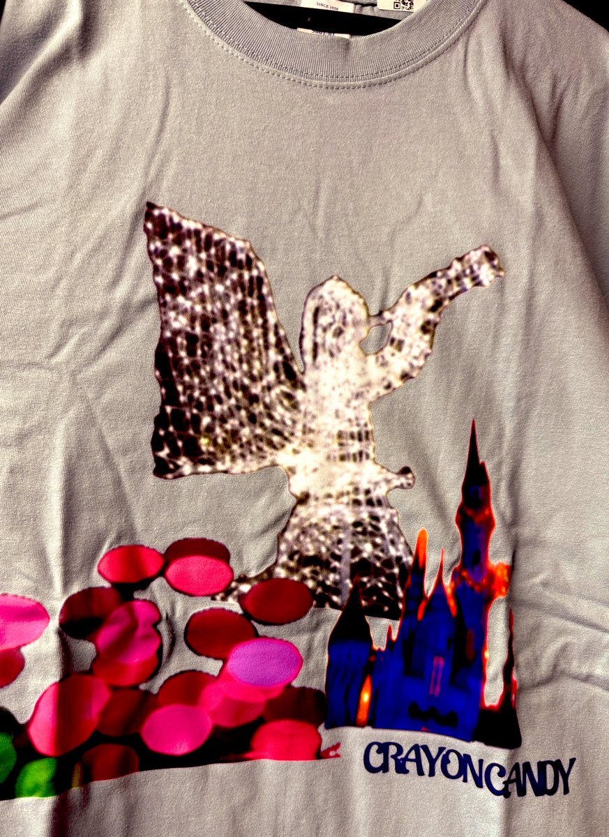 candy_crayon's tweet photo. CRAYONCANDY のTシャツができました！S.M.Ｌ2500円です🌹ホワイト、ブルー、クリーム色があります。ぜひご覧くださいませ🍬🍬🍬
＃CRAYONCANDY https://t.co/nZ7RwU2ss6
