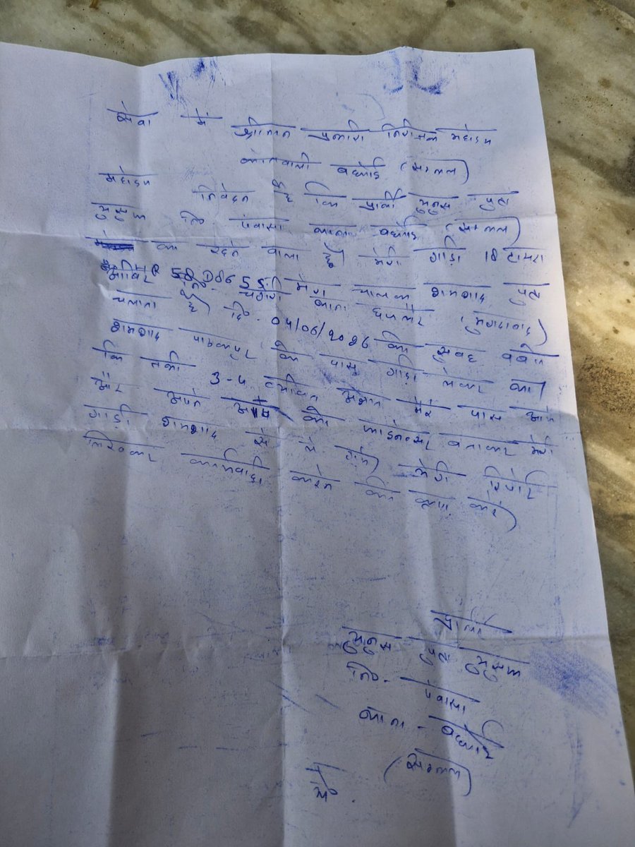 jaimahakal1947's tweet photo. @sambhalpolice बदमाशों का आतंकवाद आपसे रुक नहीं रहा और जब पीड़ित बता रहा है तो भी सुबह से होश नहीं आ रहा है। @DmSambhal कृपया देखिए पुलिस तो ट्रक इनकी पकड़ से बाहर जाने का इंतजार कर रही है। @myogiadityanath @narendramodi @AmitShah @HMOIndia @PMOIndia @Live_Gyan @Lko_VivekSharma https://t.co/ta7uivpwjE