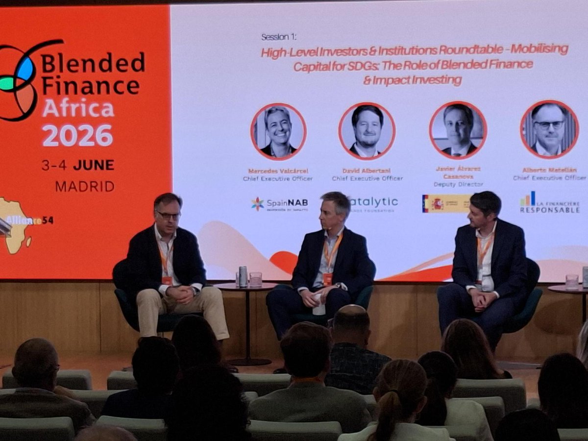 MAPFRE's tweet photo. Alberto Matellán, director general de la Financère Responsable (LFR) - #Mapfre, participó en #BlendedFinance Africa, donde subrayó el potencial de la colaboración entre gestoras y sector público, y destacó África como una oportunidad única tanto en rentabilidad como en impacto. 

También puso el foco en la necesidad de superar barreras y avanzar en el conocimiento del mercado.

#CuidamosLoQueTeImporta #VamosDondeVas