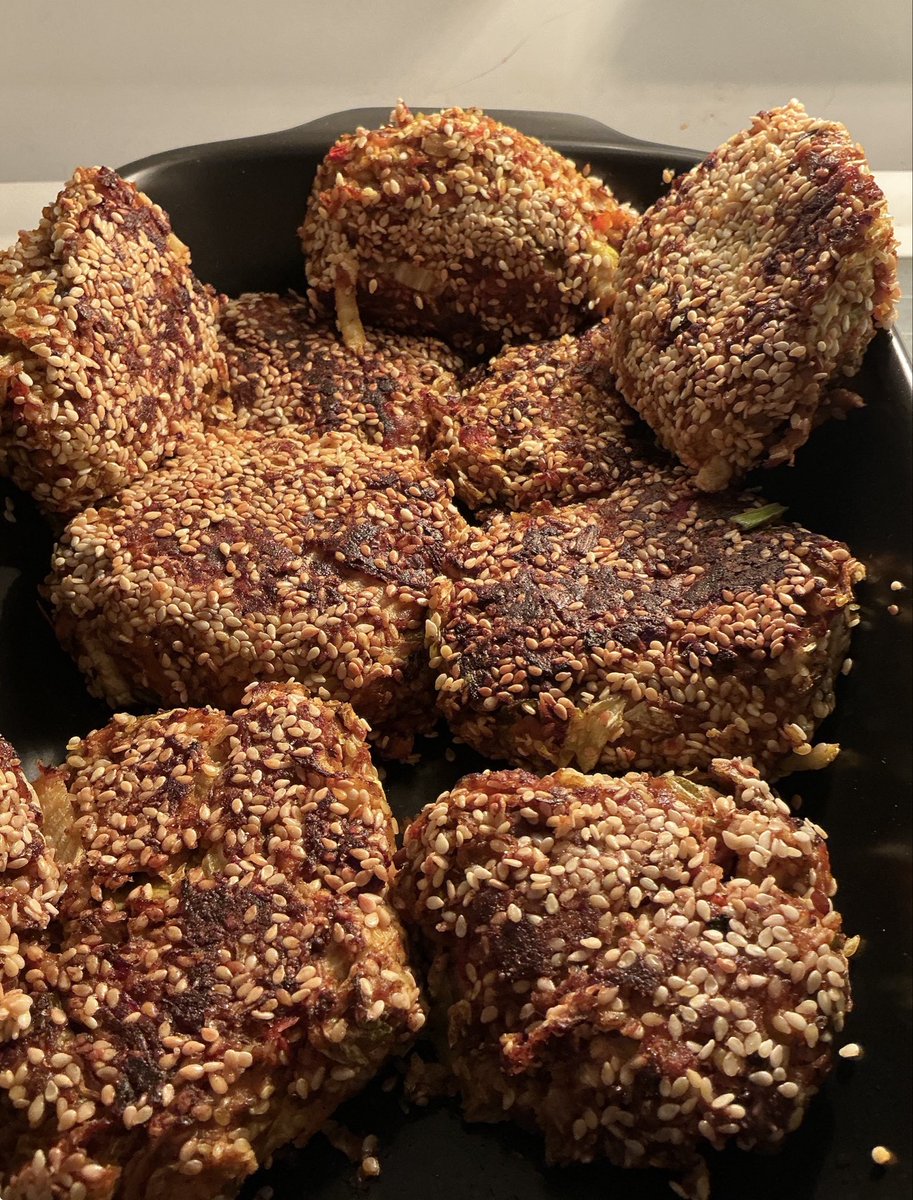 Dining_Diabetic's tweet photo. #LowGI hi-fibre meatballs (sorry vegans) make an appearance on Dining #Diabetic this week. 

The recipe is versatile - use your choice of mince - I’m using #Kangaroo, for its MEGA high #iron &amp; #protein hit with virtually zero fat. So perfect for #diabetics.

#HealthyFood #LowCarb https://t.co/G6ykbxvarr