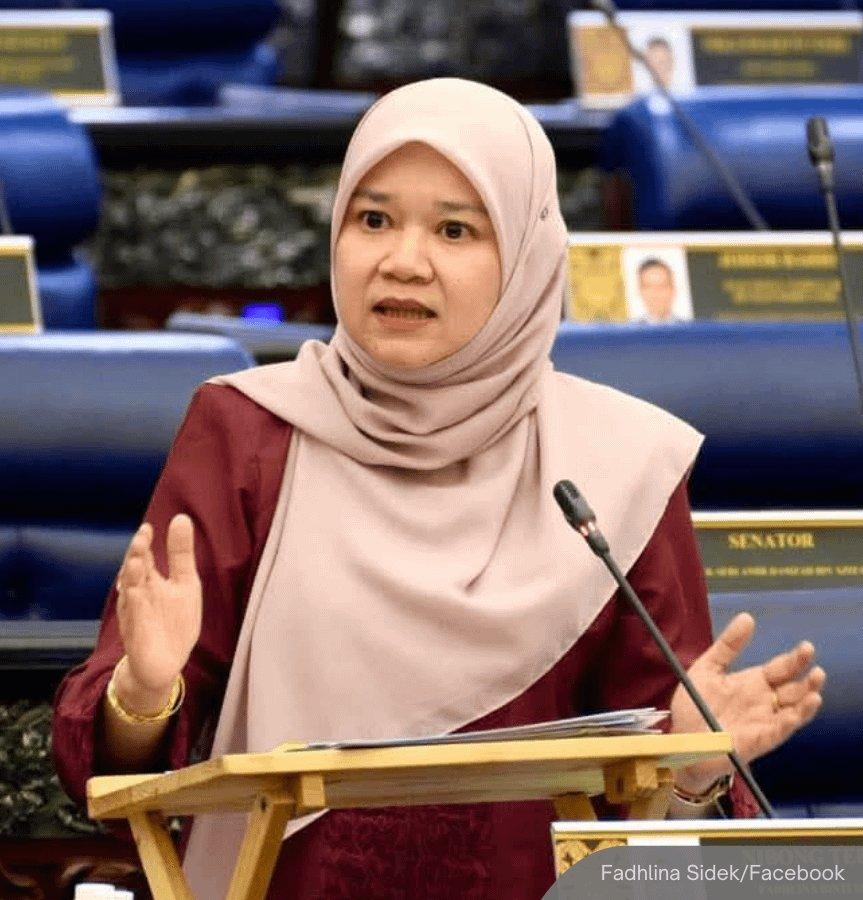 NewsBFM's tweet photo. Teenage girls facing out-of-wedlock pregnancies should be given the opportunity to return to school and sit for SPM after completing their confinement, said Fadhlina Sidek.

"Tidak boleh ambil jalan mudah dalam hidup kerana pendidikan ialah kunci untuk keluar daripada kitaran keganasan dan kembali menjadi insan," the Education Minister added.

🧵1