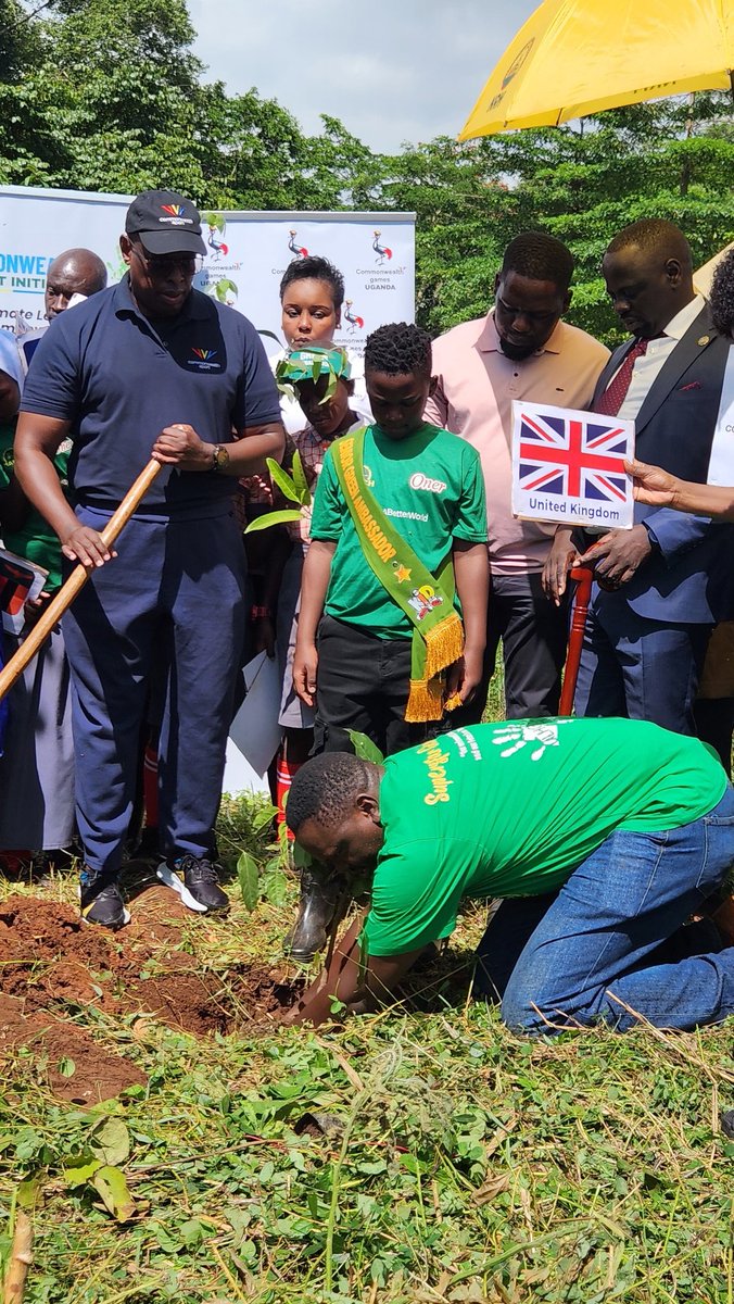LilHandsGoGreen's tweet photo. Hon. @BiaraEmma27;

​"The world is suffering from the effects of climate change&amp; Uganda is no exception. Bulambuli has been suffering deeply with the effects of landslides. I highly appreciate the efforts of @LilHandsGoGreen &amp; its partners for this(#CFI2026)initiative" #GoGreenUg https://t.co/Zwfnb6HSis