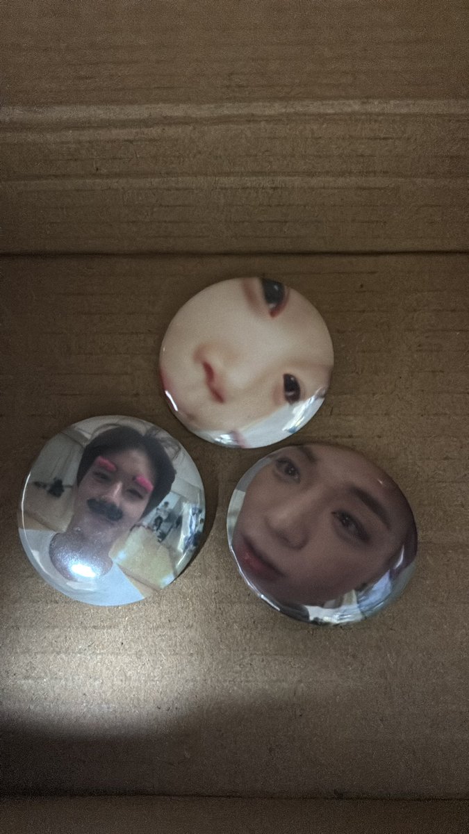 Sdyy0l's tweet photo. #RT + #Follow 이벤트! 지후니 핀버튼 3종
팬콘때 나눔이 너무 적었던 점이 마음에 걸려서 이벤트를 열어봅니다💚💛💖
💚총 50분에게 보내드릴 예정이고 배송비 부담 가능 하신분만 신청해주새요💚
💛당발은 6월 중순 쯤 하도록 할게요💛
💖많은 관심 부탁드립니다💖
#박지훈 #메이 https://t.co/wbBVooZ3IV