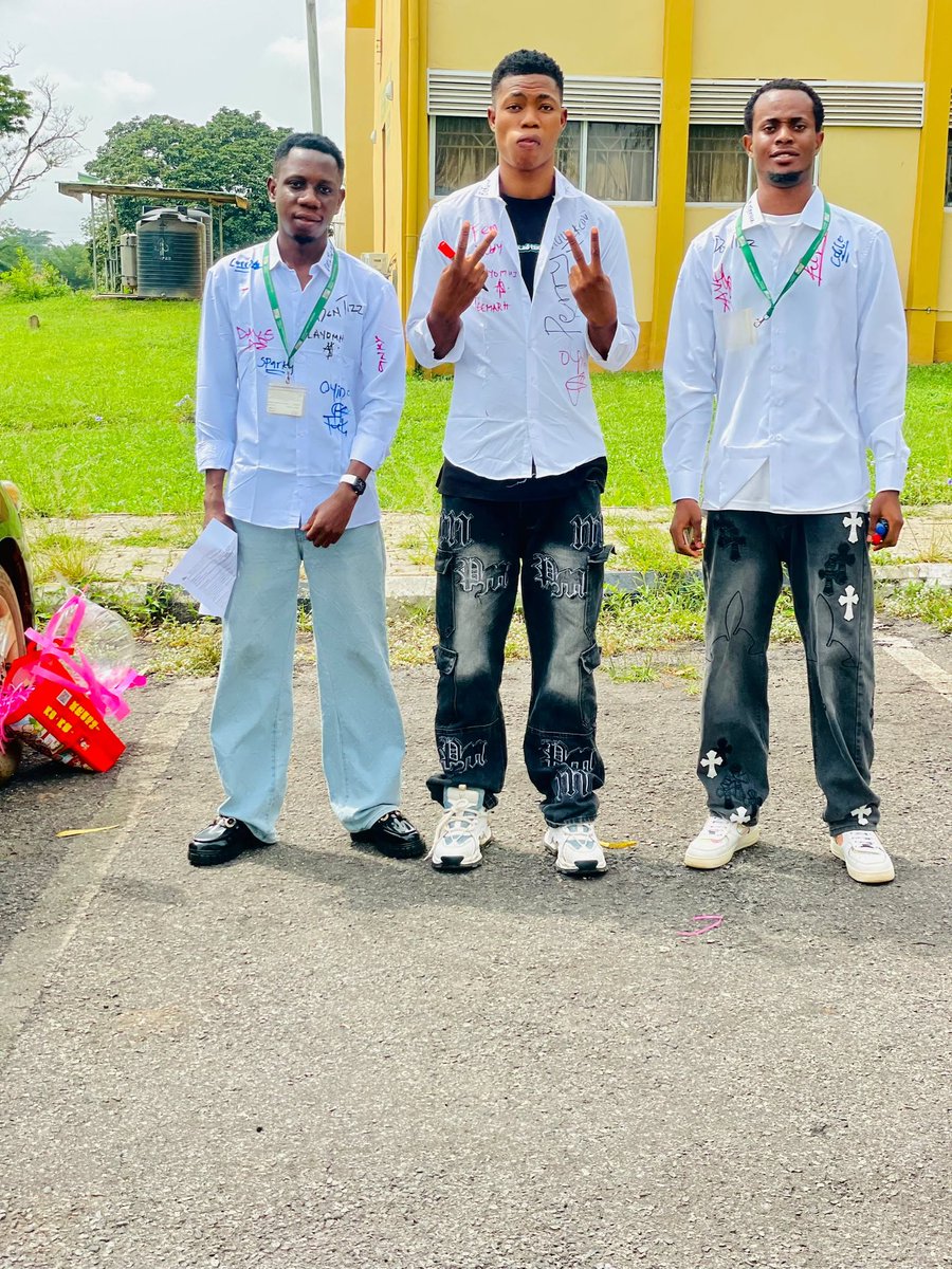 LoneLuse888's tweet photo. Congratulations to me
Class of 2026π #FUNAAB #signoutday
#FUNAABClass26 https://t.co/7KnS8M7EP6