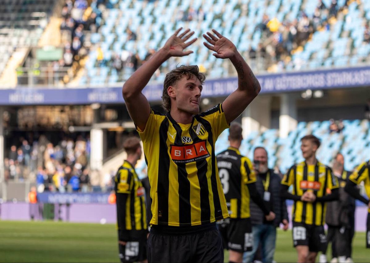 TalkingSporting's tweet photo. 🚨MAJOR BREAKING: Silas Andersen in Lisbon for under €10M

The midfielder is set to arrive by the weekend, and the terms of the deal with Hacken are likely to be more favourable for Sporting

The Lions midfield is almost complete all that’s missing is João Palhinha

[🥇@abolapt] https://t.co/n4alCWA0Or