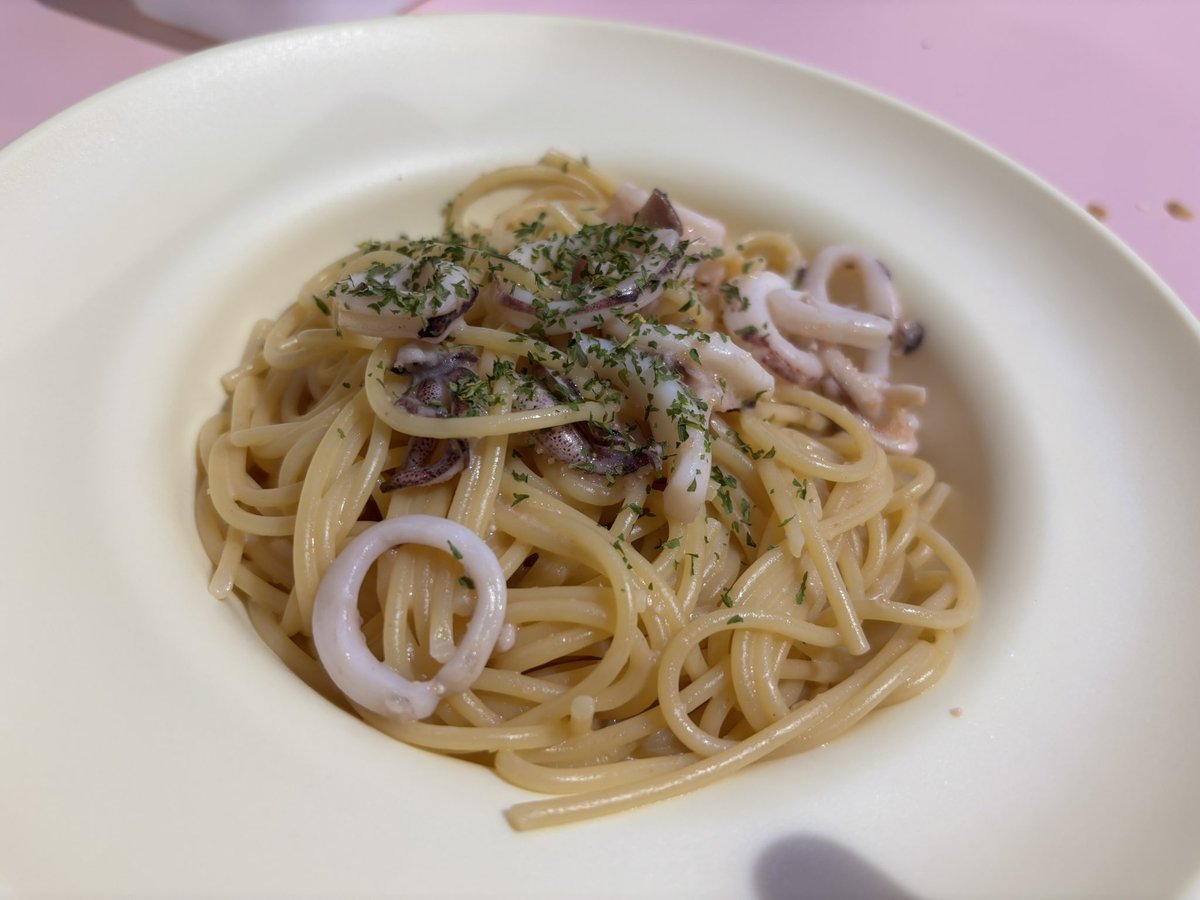 misatomovanvan's tweet photo. サイゼリヤ
クアラルンプール1号店開店初日

サラダ🥗
スープ🍲
ピザ🍕
パスタ🍝
を注文

美味しかったです✨
また食べに来ます！ https://t.co/UMWG3VuLPp