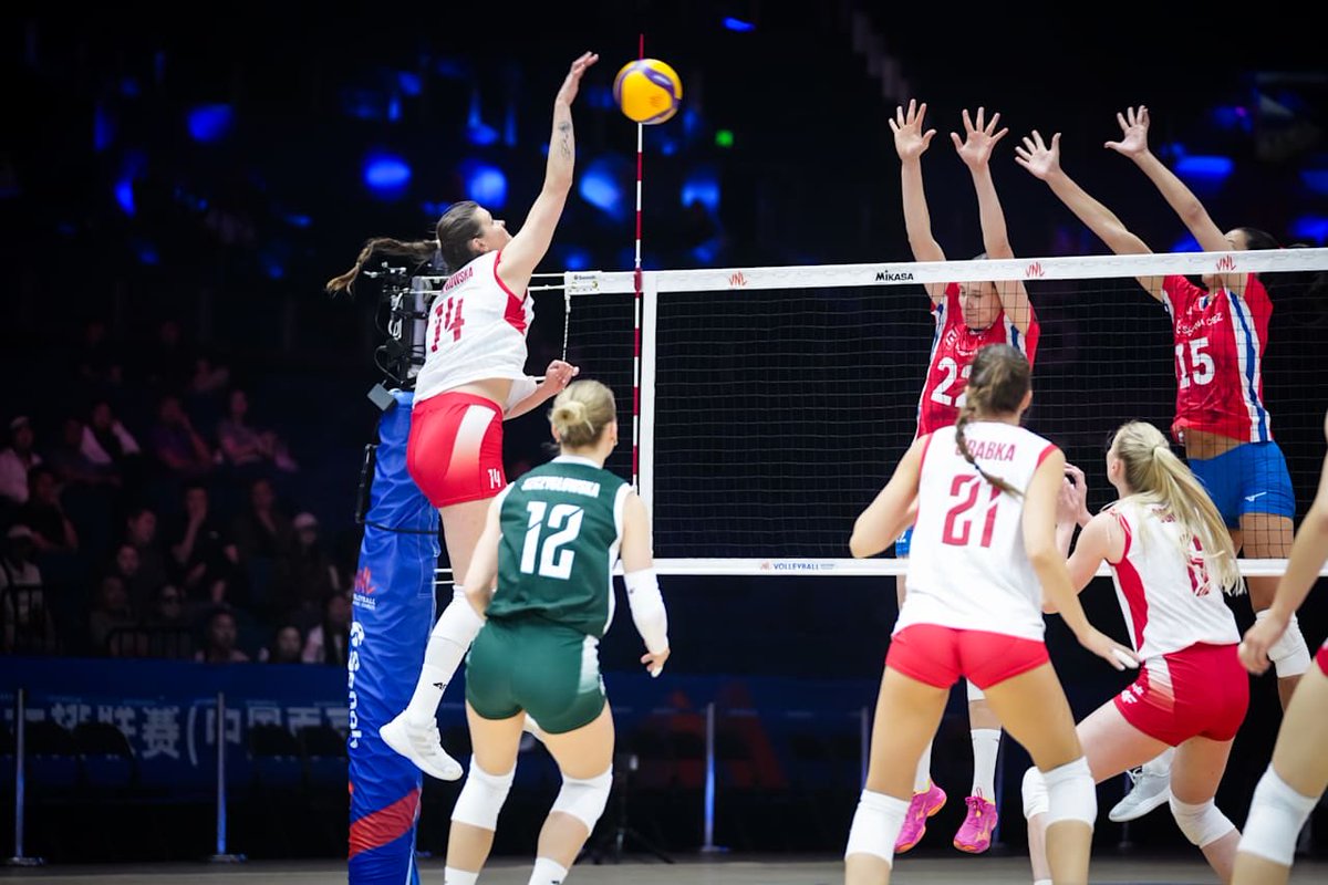 Nikolas2_'s tweet photo. 🇵🇱 Monika Lampkowska vs Czechia (3 σετ) #paovolley 

13 Πόντοι 
13/23 Επιθέσεις (57% Efficiency) 
73% υπ. (40% Άριστη)
+12 W/L https://t.co/5XCh9Tp1ox