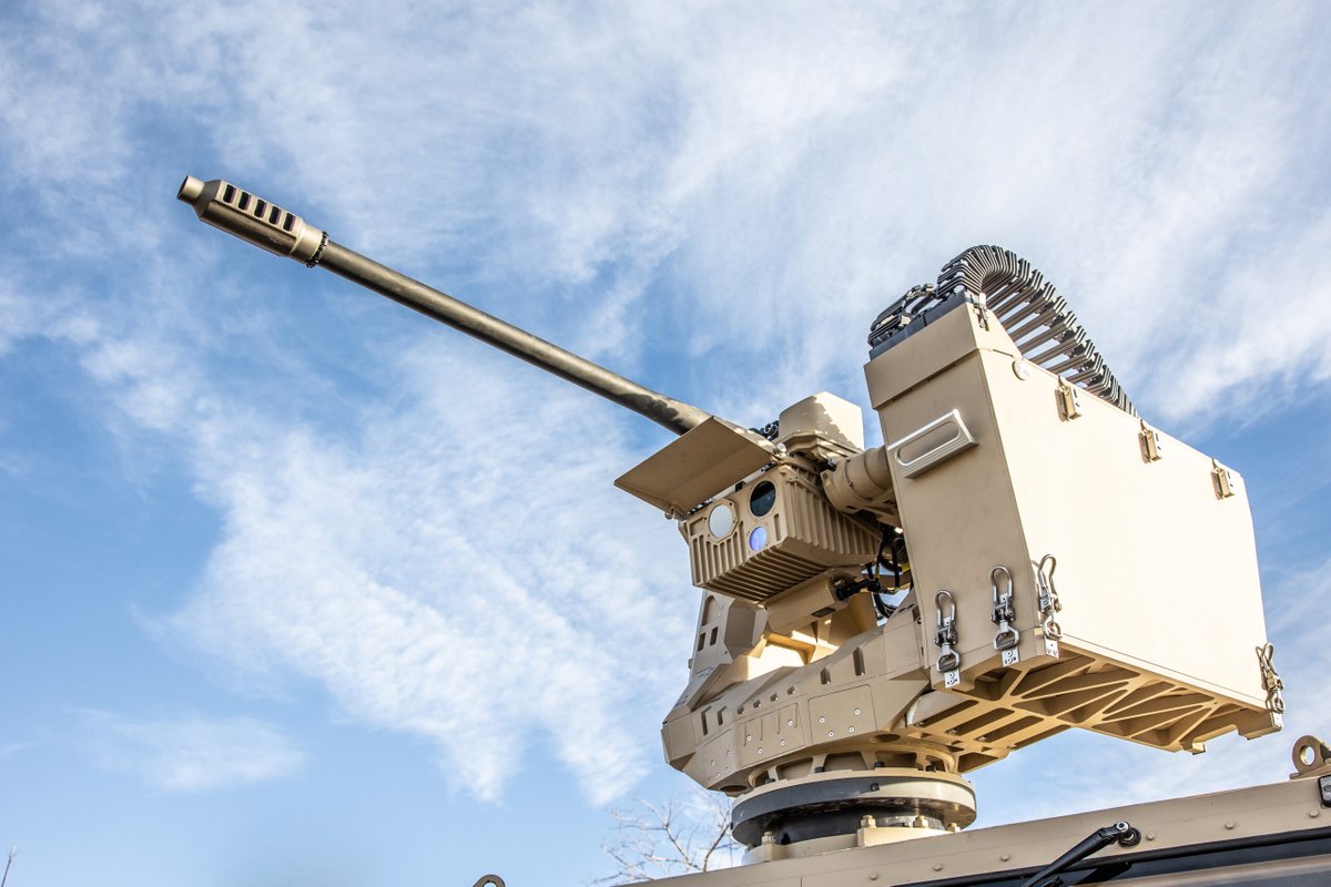 Defence360's tweet photo. A 🇪🇸 @emegroup_ vai fornecer gradualmente 47 estações de armamento remotamente controladas armadas com metralhadoras de 12.7x99mm e canhões automáticos de 30mm para equipar actuais e futuros navios da 🇵🇹 @MarinhaPT. A manutenção dos equipamentos poderá ser realizada em 🇵🇹. https://t.co/4FC0zGzbNB
