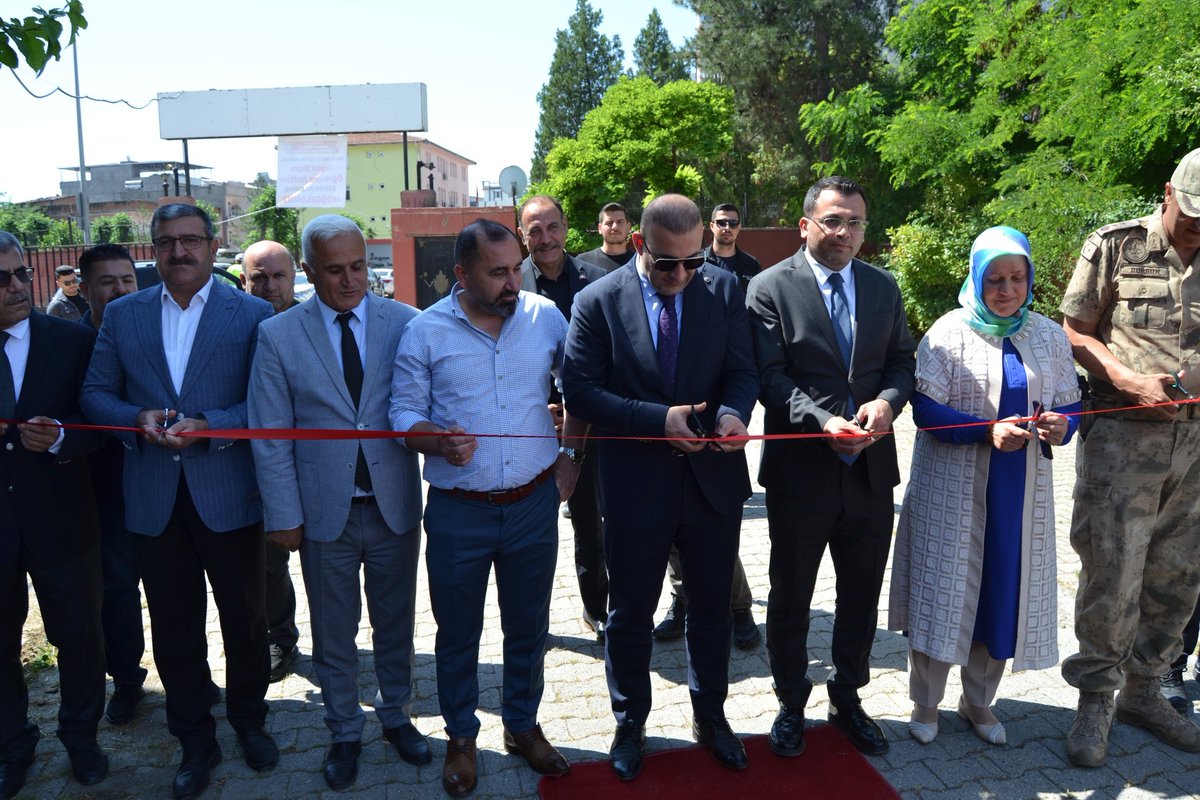 bismilkaymakam's tweet photo. Kaymakamımız Sayın Recep HASAR, Bismil Halk Eğitim Merkezi'nde düzenlenen serginin açılış törenine katıldı.

@RecepHasar44 https://t.co/sWfJPlZQxD
