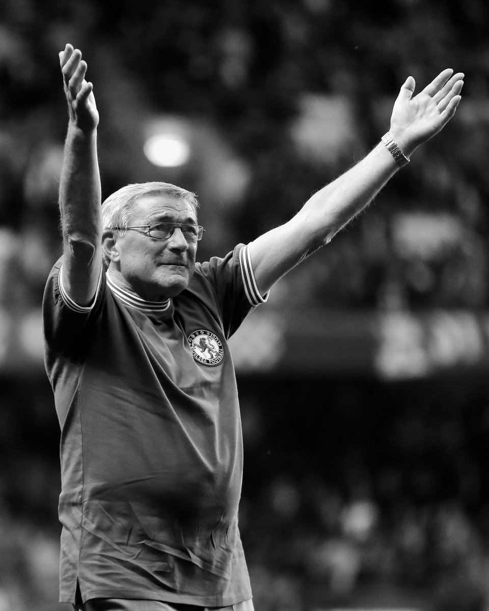 ChelseaFrance's tweet photo. C’est avec une immense tristesse que nous apprenons le décès de Bobby Tambling à l’âge de 84 ans.

Véritable légende du club, il a défendu nos couleurs entre 1959 et 1970 et a longtemps détenu le record de meilleur buteur du club avec 202 réalisations en 370 matchs, avant d’être dépassé par Frank Lampard en 2013.

Nos pensées accompagnent sa famille, ses proches et tous les supporters qui garderont son souvenir vivant.

💙 Repose en paix, Bobby.