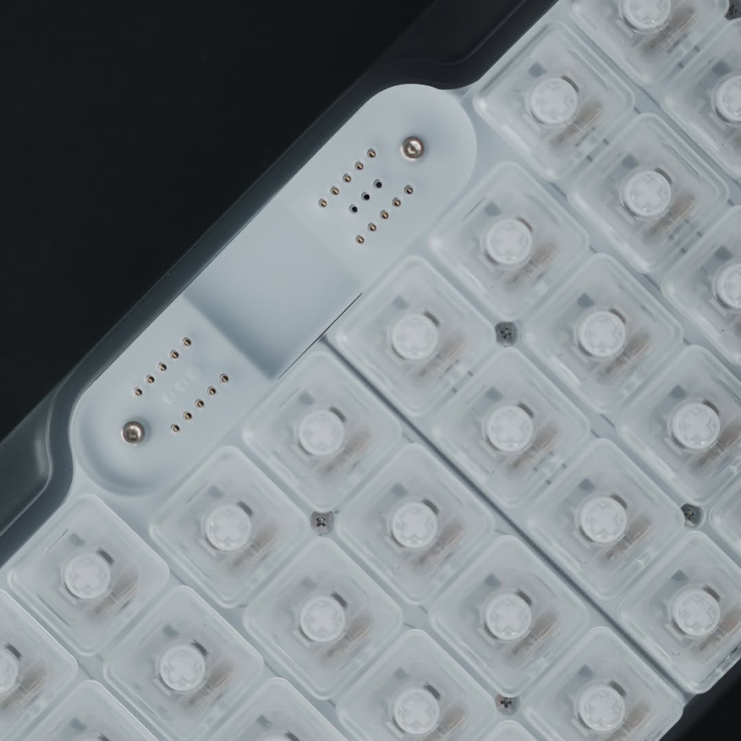 JustwayCompany's tweet photo. JUSTWAY printed @soo_suke ’s DRESSTHING Half Shell Case in two transparent resins — next-level!
🥰Transparent / Matte Diffuse 
Stunning out of the box: more transparent, premium, and perfectly polished.
🥰Translucent
Natural texture that glows after matte spray. https://t.co/nI5pxLJs6r