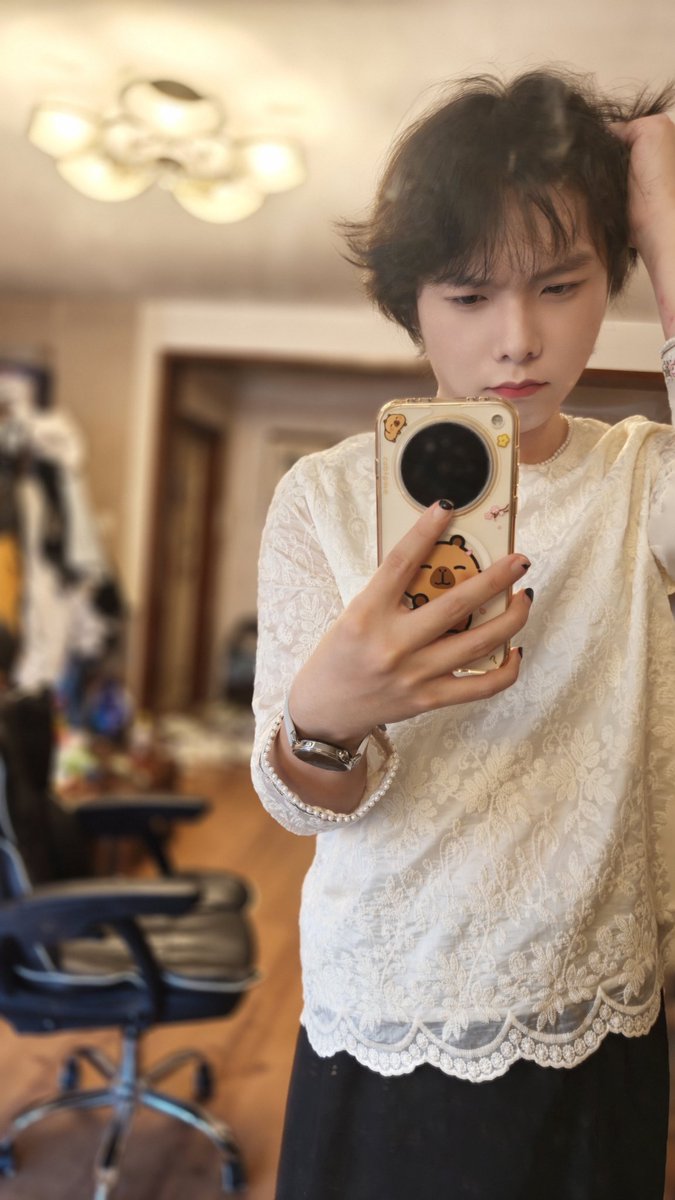 ruoxinuwu's tweet photo. 怎么感觉化了跟没化一样啊😅还肥了🧐
＃男娘 #化妆 https://t.co/ctIXN2MLZb