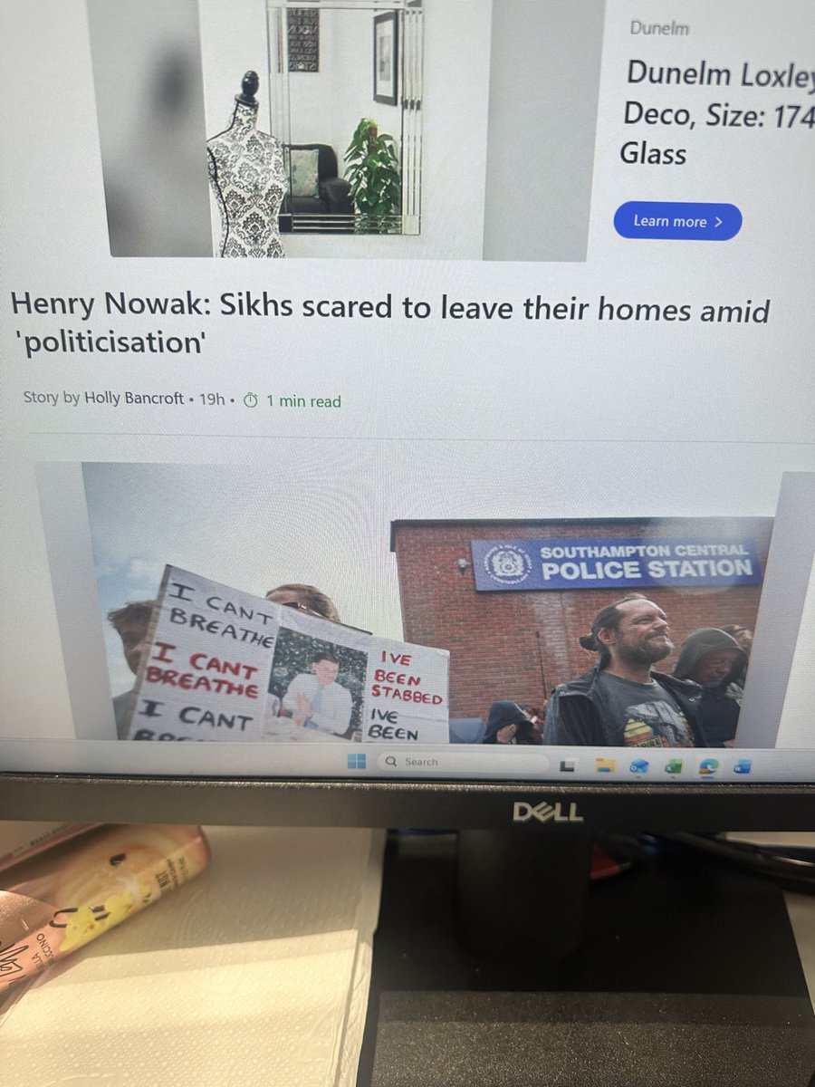 CGingeem's tweet photo. @Independent The Independent appears to be trying to stir fear within the Sikh community. However, as shown in the image, Southampton residents showed respect and support to a Sikh taxi driver. I have seen very little blame directed at the Sikh community. Pt1 https://t.co/nrrtoJZBX5