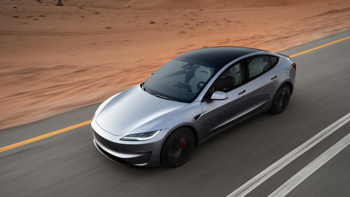 AlexXplore's tweet photo. 🇫🇷 En mai 2026, le marché français des voitures électriques atteint un record avec 37 412 immatriculations (+93 %), soit 29 % des ventes neuves totales.   

🏆 Classement mai 2026 (Immatriculations)
1 Tesla Model Y : 3 874
2 Renault 5 E-Tech : 2 947
3 Renault Scénic E-Tech : 1 624
4 Tesla Model 3 : 1 561
5 Renault Mégane E-Tech : 1 289
6 Peugeot e-3008 : 1 205
7 Skoda Elroq : 1 126
8 Citroën ë-C3 : 1 069
9 Peugeot e-208 : 1 044
10 Volkswagen ID.4 : 1 026

🥇 Renault domine toujours sur l’année avec la R5 E-Tech en tête cumulée, l’écart avec le Model Y n’étant plus que de 449 voitures.   

📈 Trois modèles Renault (R5, Scénic, Mégane) figurent dans le Top 5, confirmant la force de la stratégie « made in France » abordable.   

⚔️ Une guerre ouverte oppose Renault et Tesla, dans un marché électrique mature porté par le leasing social et la hausse des carburants.

https://t.co/SnvyGraxZP