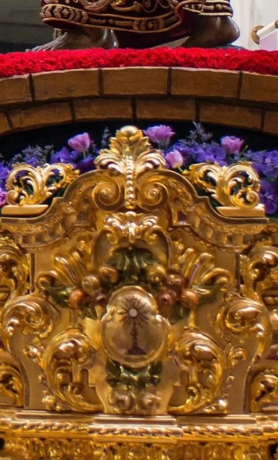 Hdad_LaPaloma's tweet photo. #CorpusChristi | Hoy, 🗓️04/ JUN celebramos la Solemnidad del Santísimo Cuerpo y Sangre de Cristo.

"La Eucaristía es fuente y cima de toda vida cristiana".

¡Alabado sea el Santisimo Sacramento del Altar!

#CofradíasMLG https://t.co/k2bcxm46vq