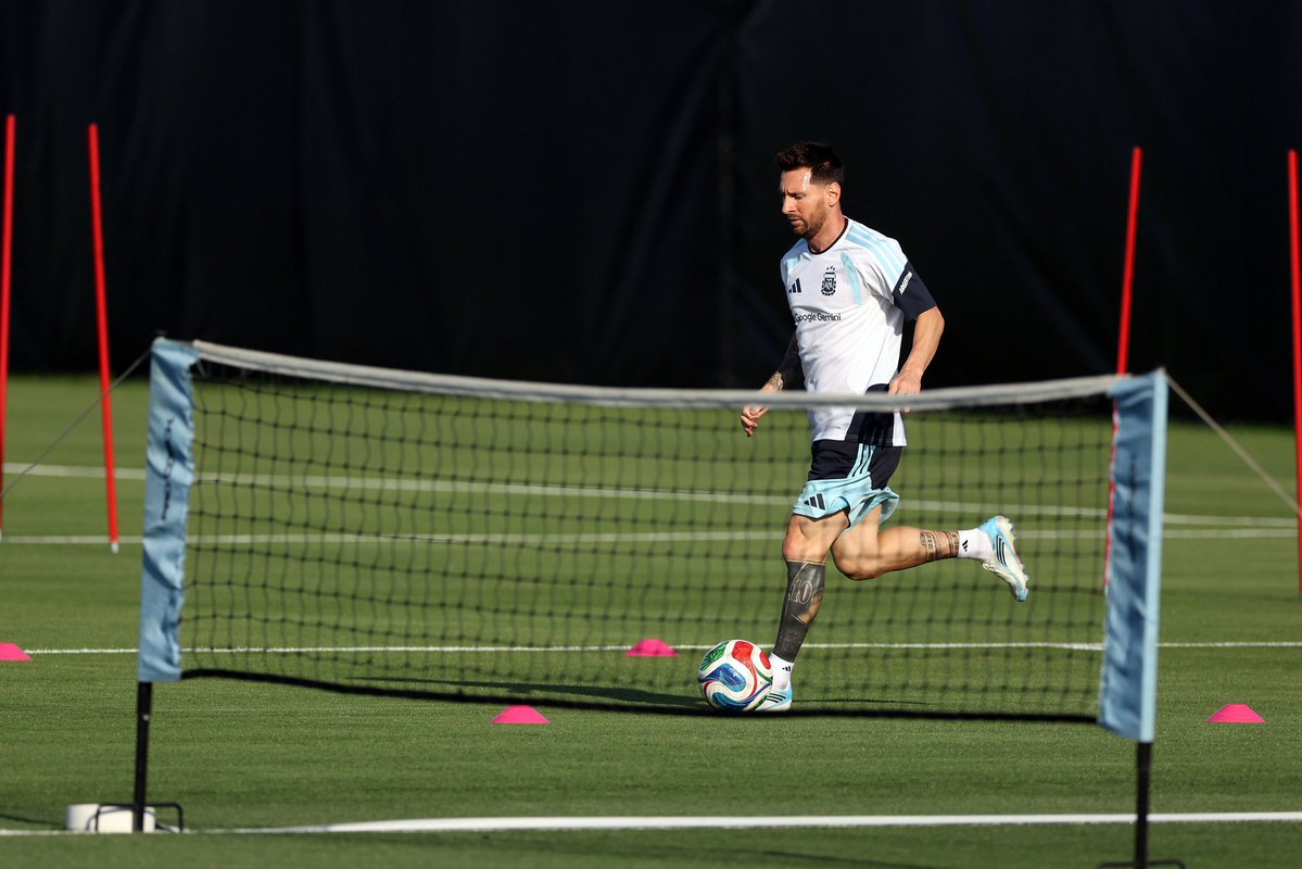 InterArg_'s tweet photo. 🐐📸 Leo Messi en el entrenamiento de ayer https://t.co/yYIFuhiFWF