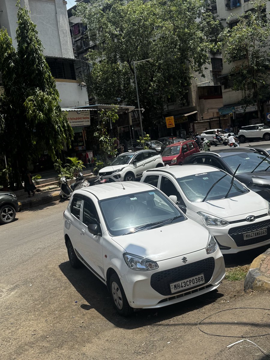 GmailJichkar's tweet photo. Navi mumbai police
Road leading from Sanpada police station to Vashi railway station is fully got congested due to double side parking of vehicles though traffic rules signage indicates only one side parking that to parallel Stretch near Raj Uday HSG perked Angular. No actin. https://t.co/5WiXRr5zDI