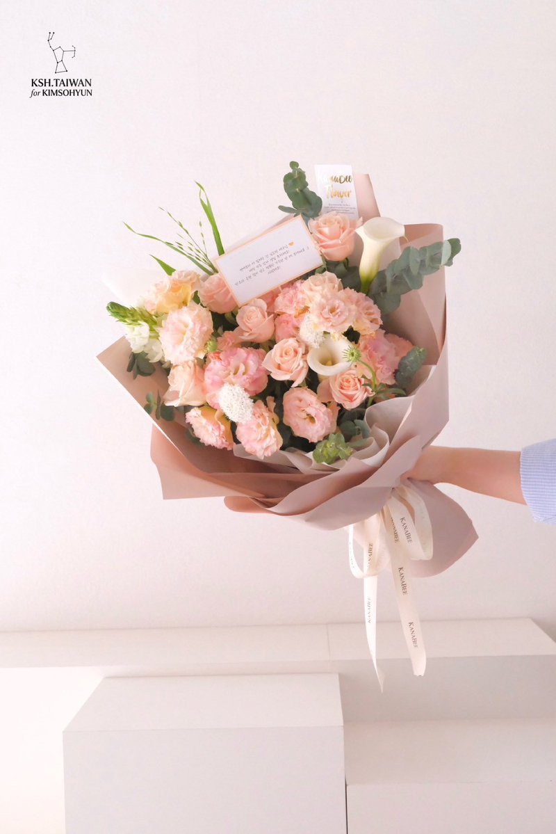 KSHTaiwan's tweet photo. 연애보다 더 설레는 건 김소현 배우님 💛
애정 가득 담아 생일 축하해요!
박수과 응원 많이 받고 행복만 가득한 한 해 보내세요 :)
사랑해요!

-김소현 대만 팬클럽-
#金所泫 #김소현 #KimSoHyun https://t.co/tO58QVLrlE
