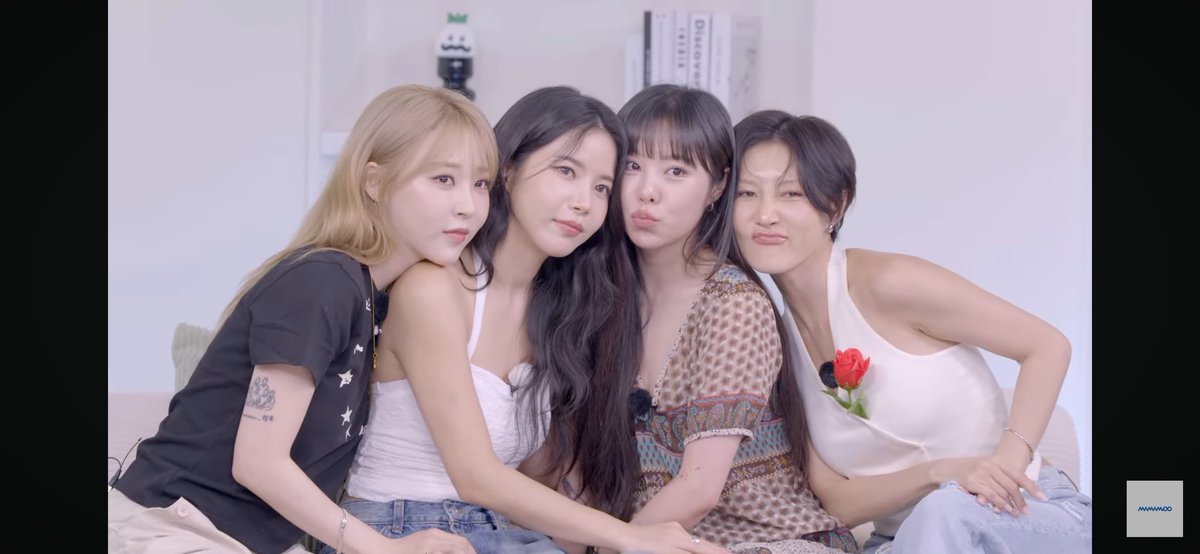 MamamooPH's tweet photo. Thank you Mamamoo we missed you so much 😭! 10 mins before mv release!! 

4 FLOWERS MV OUT NOW 
#4FlowersOutNow
#다시피어난_마마무의계절 
#MAMAMOO #마마무 https://t.co/MpKMD67Lql