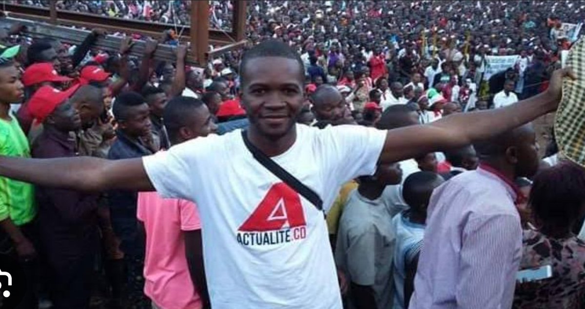 ManixKen's tweet photo. Le paradoxe des sans-gêne

Hier, ils le vouaient aux gémonies. Ils lui attribuaient tous les noms d’oiseaux imaginables. À chacune de ses publications, le journaliste Stanys @StanysBujakera était devenu la cible idéale sur laquelle les partisans du pouvoir déversaient leur venin, leur ressentiment et leur profonde aversion pour toute vérité qui échappait à leur récit.

Aujourd’hui pourtant, Stanys @StanysBujakera, celui que beaucoup surnomment désormais « l’information certifiée », continue de démontrer, jour après jour, le sérieux et la rigueur de son travail. Et c’est là que commence le spectacle le plus savoureux.

Car ceux qui, hier encore, contestaient tout ce qu’il écrivait, ne ratent plus aucune de ses interventions. Mieux encore : ils attendent fébrilement chacune de ses publications comme on attend le verdict d’un laboratoire indépendant. L’information n’est pleinement vraie à leurs yeux qu’après avoir reçu le sceau de validation de celui qu’ils prétendaient mépriser.

Le plus amusant est que les mêmes procureurs autoproclamés de la veille occupent aujourd’hui les premiers rangs de ses Spaces. Ils écoutent religieusement celui qu’ils insultaient bruyamment, scrutent ses publications et ses analyses avec une attention presque dévote et guettent sa confirmation avant de se forger une opinion.

Il existe peu de spectacles plus comiques que celui d’un homme qui passe son temps à dénigrer une source tout en dépendant d’elle pour distinguer le vrai du faux. À ce stade, ce n’est plus de la contradiction : c’est une forme de fidélité honteuse. Ils détestent Stanys avec tant d’ardeur qu’ils ne peuvent plus se passer de lui. Voilà sans doute la forme la plus achevée de l’admiration déguisée.