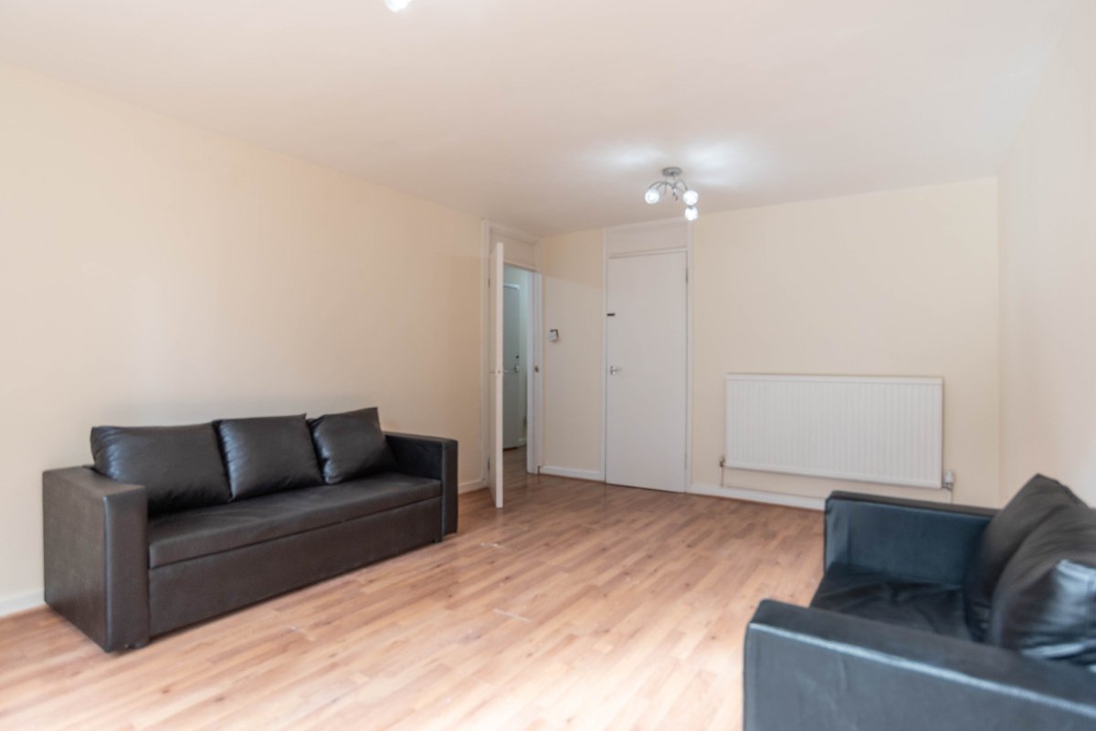 PP_Estates's tweet photo. New to market - 4 Bed Maisonette, Coopers Lane, London, £1,073pw. View details: https://t.co/wBFJu0q4cM https://t.co/6m7qG8cGIw