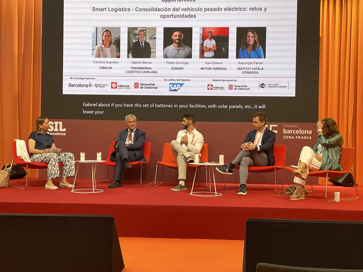 cimalsacat's tweet photo. @zunder_es @energiacat 🗣️Pedro Domingo: “Quan un transportista s’enfronta a aquest repte, moltes vegades li falta informació”
🗣️ Gabriel Bernal: “No necessitem imposició, sinó acompanyament”

#SIL2026 #SILKnowledge https://t.co/DthwsNuWEf
