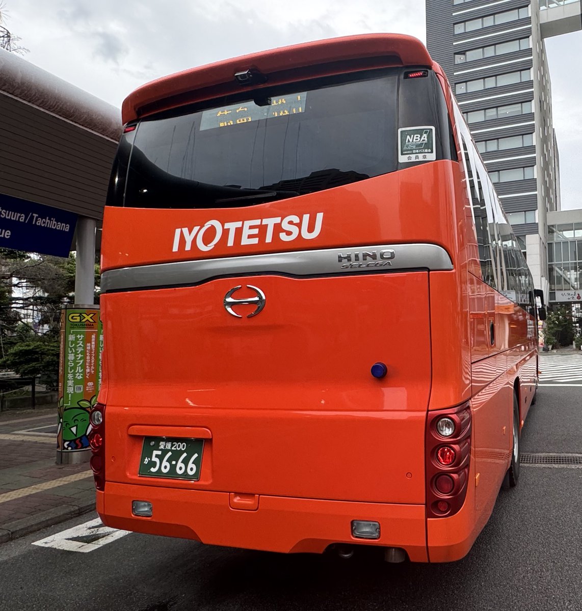 ♢伊予鉄バス／5666「松山〈室町[営]〉」 ↪︎〔愛媛200か 56-66〕日野