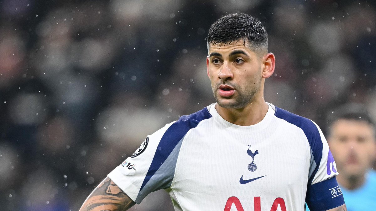 _MoneyballFC's tweet photo. 𝐉𝐀𝐍 𝐏𝐀𝐔𝐋 𝐕𝐀𝐍 𝐇𝐄𝐂𝐊𝐄 𝐕𝐒 𝐂𝐑𝐈𝐒𝐓𝐈𝐀𝐍 𝐑𝐎𝐌𝐄𝐑𝐎

🛡️DEFENDING
Defensive ground duels won 
⭐️42.5%🆚35.4% 

Defensive aerial duels won
62.1%🆚69.7%⭐️

Tackles + interceptions per 90
2.56🆚3.15⭐️

📈PROGRESSION
Progressive passes per 90
⭐️6.64🆚4.81

Long passes per 90
⭐️3.56🆚2.02

Progressive carries per 90
⭐️1.93🆚0.34

Tottenham Hotspurs are in talks with Brighton over the signing of Jan Paul van Hecke, this is how he compares against Cristian Romero this season 👀