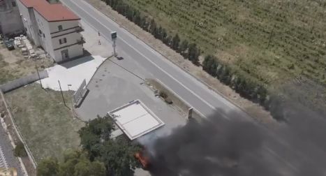 RMXnews's tweet photo. Two Pakistani nationals arrested for burning alive four migrant farmworkers in Italy who demanded better pay.
https://t.co/dOMZy9B2oF https://t.co/eebPlx3ka1