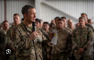 homeroboscan's tweet photo. Cuando el máximo jefe militar de Estados Unidos se moviliza hacía un país es porque algo muy grave y peligroso para Estados Unidos está ocurriendo...El General de 4 estrellas, Dan Caine, no viajó a Venezuela por casualidad ni en visita de cortesía...Es el Jefe del Estado Mayor conjunto del ejército de USA...El jefe de todos los jefes...Y, que casualidad, antes de su llegada sacaron a la interina puesta por Washington, Delcy Rodríguez, hacía la India, en un viaje inventado dizque para "vender petróleo" cuando sabemos que petróleo venezolano solo vende y cobra Estados Unidos...La presencia de Caine deja en el aire preguntas como: Estaba en marcha un autogolpe de Diosdado Cabello para sacudirse el control de Washington?...Delcy Rodríguez iba a ser desplazada del interinato y quizá "desaparecida"...Intentan Cuba y Rusia recuperar el control de Venezuela?...Fueron Delcy y Jorge Rodríguez incapaces de contener el resurgimiento del chavismo?...En fin...Lo que haya sido provocó un cambio radical en la política de USA hacía Venezuela, resumido en dos palabras del Secretario de Estado, Marco Rubio...Elecciones ya.
