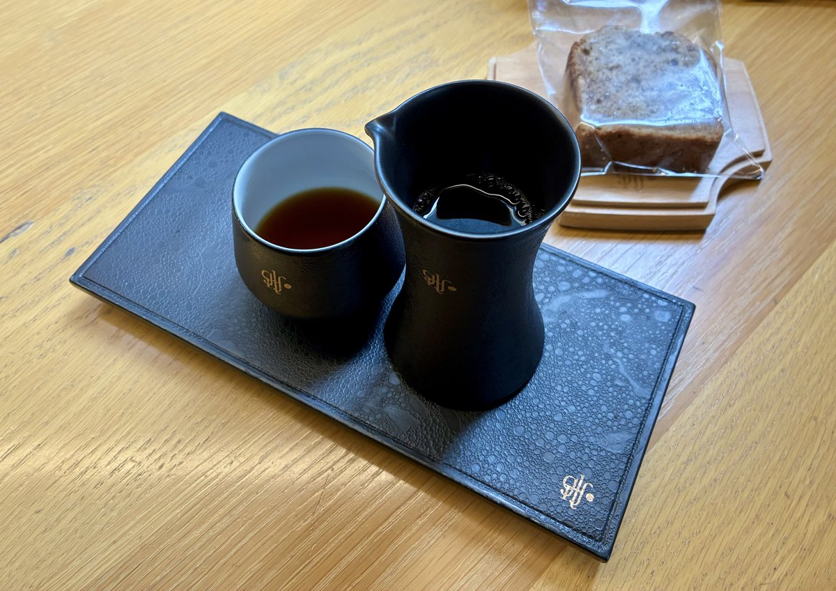 furuhiro_'s tweet photo. 飲食いろいろ
・クソデカごぼ天うどん
・1杯1000円の意識高いコーヒー
・鯖ひつまぶし https://t.co/Ba9ZjzIrdL