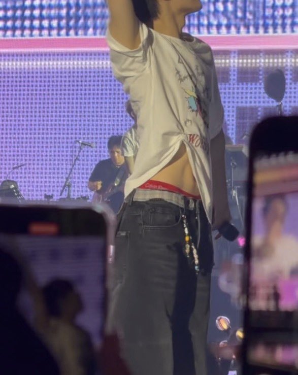 silentstarsnk2's tweet photo. i have collection of sunoo photos from every angle https://t.co/8Qde5V1EPI