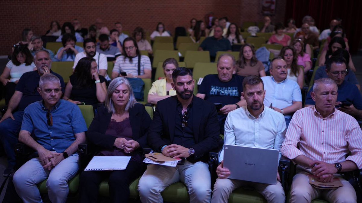 SaludLab_CCOO's tweet photo. @UnaiSordo @msanzlubeiro @CCOO Nos acompañan representantes de asociaciones de víctimas como @_avaela , ANAES (silicosis), ASAC (silicosis) y FEDAVICA (amianto) que intervendrán esta tarde en una mesa redonda https://t.co/zQJT4sqifm