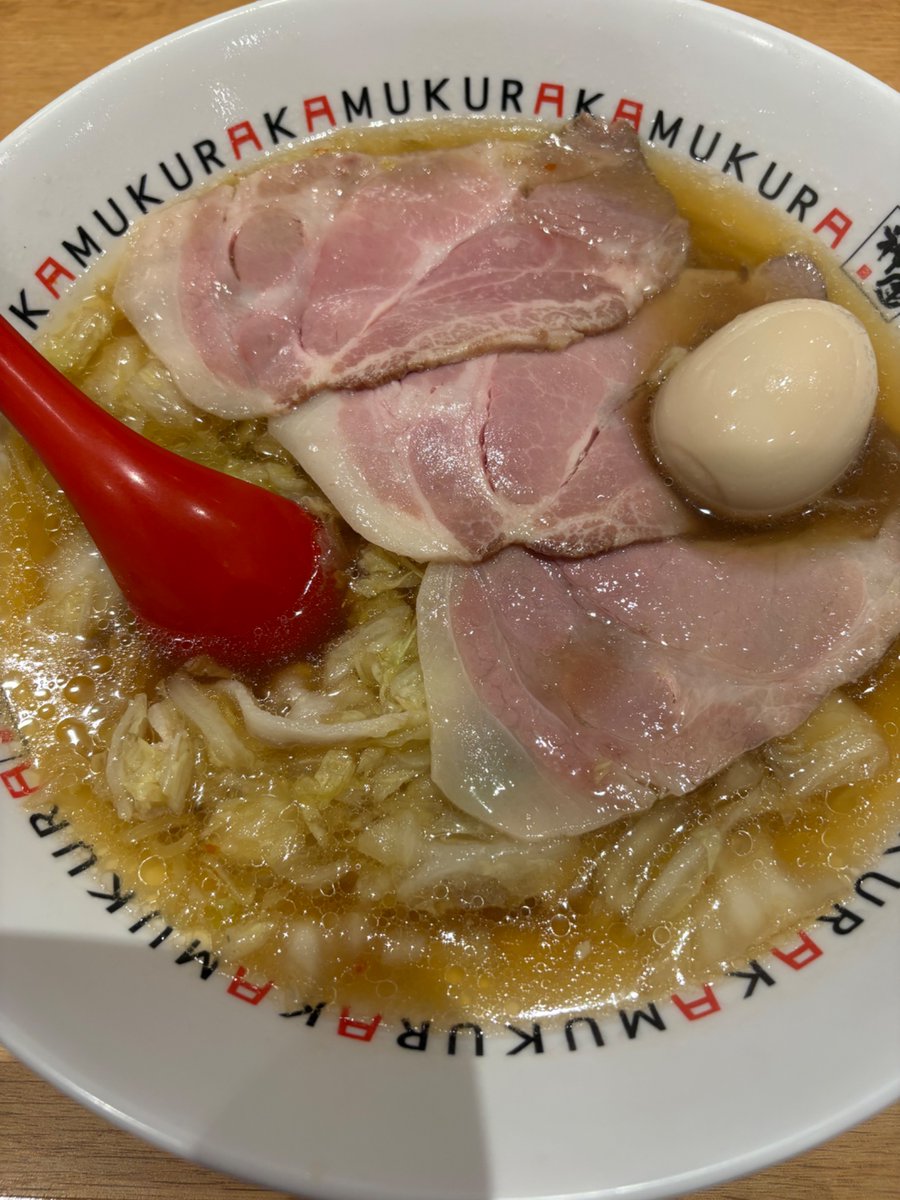 yoppeleah's tweet photo. 新井と鈴木がこのバンドが始動してまたバンドマンになったのだから田淵もこのバンドでそうあり続けないとダメだろうと思った、Wiennersを迎えて恵比寿The Garden Hallで行われたTHE KEBABS「激突」のライブレポ。佐々木亮介も含めて、こんなに楽しそうな顔を見れるんだから。
https://t.co/zZErqvrW24 https://t.co/cjxHIT1gmN