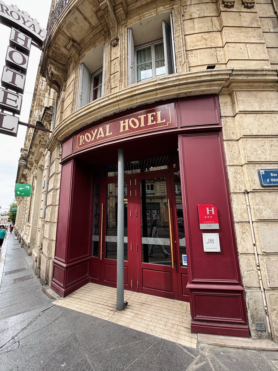 kazantachimoto's tweet photo. フランス、モンペリエ到着。
ホテルはルーマニアでもお世話になったROYAL HOTEL！
素敵なエントランスです。

今日は天気も良くあたたかい気候。
チェックインまで時間あるので、のんびり散歩かな。 https://t.co/YCB2CTdJu0