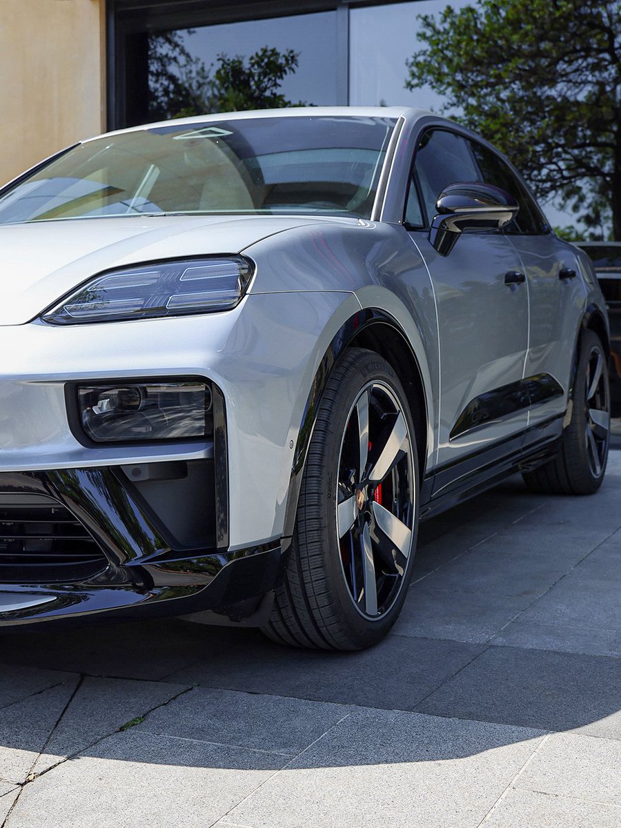 PorscheBeirut's tweet photo. 🇱🇧 Special delivery moment: a brand-new 2026 #MacanGTSElectric shimmering in Rhodium Silver Metallic, and poised on 22‑inch Macan Sport wheels. Is it time to claim yours?

Contact us now on:
+961 1 975 911 or
info@porscheleb.com.

Learn more: https://t.co/j2rn8TCrA4 https://t.co/O4sEAnq3QU