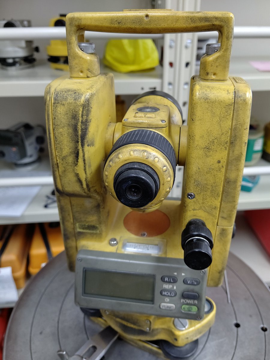 shonan_sim's tweet photo. 使用される業種によって汚れ方が違う測量機ですが精度を調整しても見た目で判断されないようにできる限りキレイにして納品させていただいております。
ブログhttps://t.co/6B50l8rOO9
ホームページhttps://t.co/TbVJhUQcJm https://t.co/o9bnFSonO0