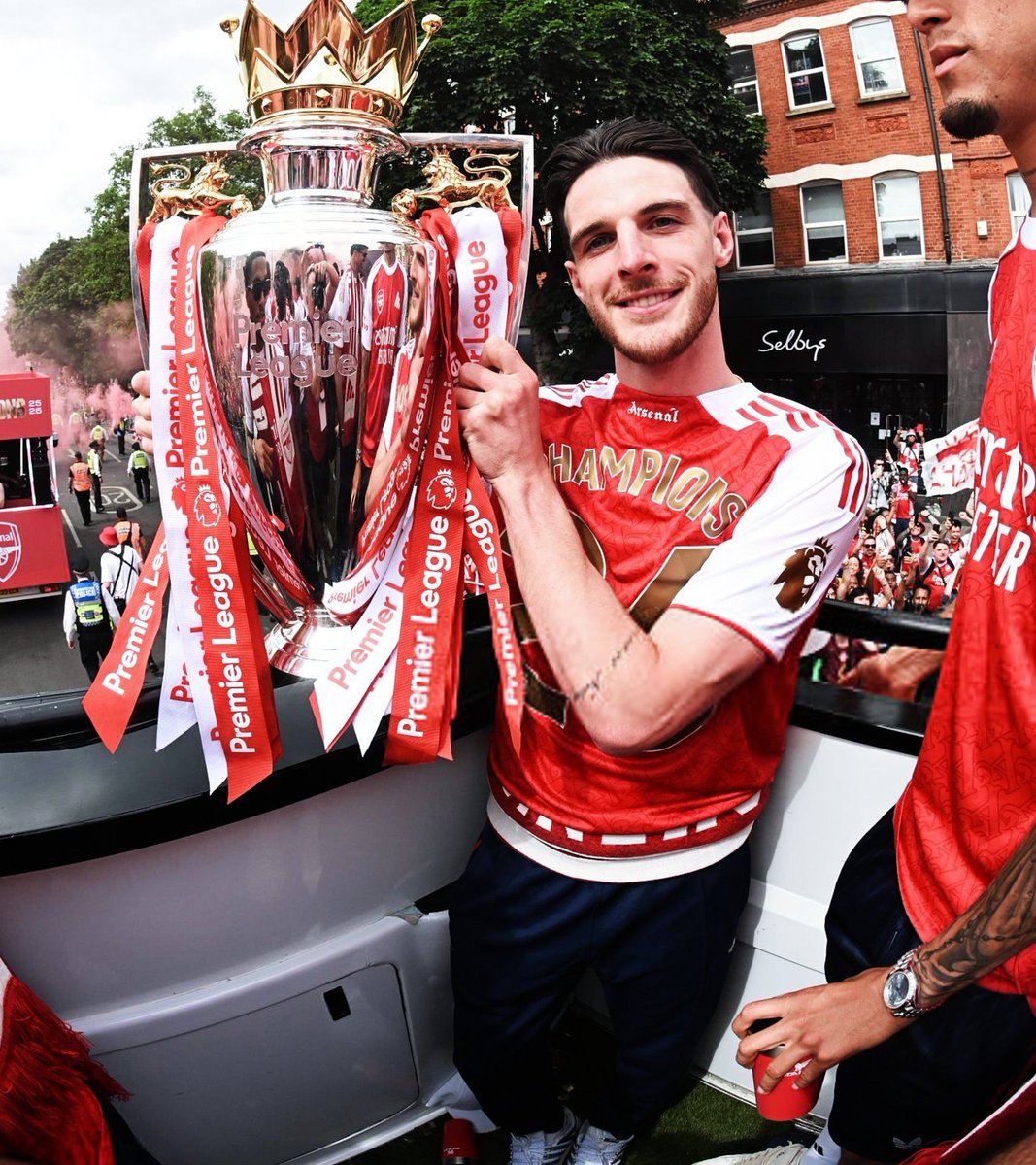 VibesFoot's tweet photo. 🔴 Declan Rice 🏴󠁧󠁢󠁥󠁮󠁧󠁿 : « 𝗜𝗟𝗦 𝗡𝗢𝗨𝗦 𝗠𝗢𝗡𝗧𝗥𝗔𝗜𝗘𝗡𝗧 𝗗𝗨 𝗗𝗢𝗜𝗚𝗧 𝗘𝗧 𝗦𝗘 𝗠𝗢𝗤𝗨𝗔𝗜𝗘𝗡𝗧 𝗗𝗘 𝗡𝗢𝗨𝗦. 𝗜𝗟𝗦 𝗡𝗘 𝗥𝗜𝗘𝗡𝗧 𝗣𝗟𝗨𝗦 𝗠𝗔𝗜𝗡𝗧𝗘𝗡𝗔𝗡𝗧 ! 😤❌

𝗝’𝗮𝗱𝗼𝗿𝗲 𝗰𝗲𝘁𝘁𝗲 𝗲́𝗾𝘂𝗶𝗽𝗲, 𝗷’𝗮𝗱𝗼𝗿𝗲 𝗰𝗲𝘁 𝗲𝗻𝘁𝗿𝗮𝗶̂𝗻𝗲𝘂𝗿. 🤩

Voir la joie qu'on peut apporter aux gens, c’est fou, mais l’année prochaine, 𝗢𝗡 𝗥𝗘𝗩𝗜𝗘𝗡𝗗𝗥𝗔 𝗣𝗢𝗨𝗥 𝗘𝗡𝗖𝗢𝗥𝗘 𝗣𝗟𝗨𝗦. » 👊