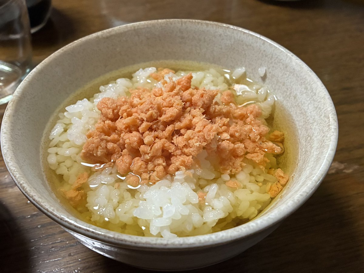Pluto774's tweet photo. 昨日の朝に食べたシャケ茶漬け、おいしかった。 https://t.co/eQWXv5kaV5