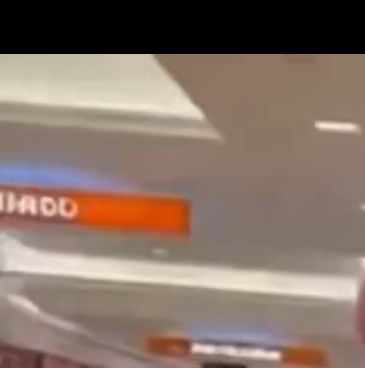 RascalRhett1's tweet photo. @AlBuffalo2nite @AlGeneRobi96834 This is an AI generated video. 

I can't not imagine writing paragraphs of outrage about a blatantly fake video. Seek professional help. 

Exhibit A: https://t.co/EVwJf3H5Lu