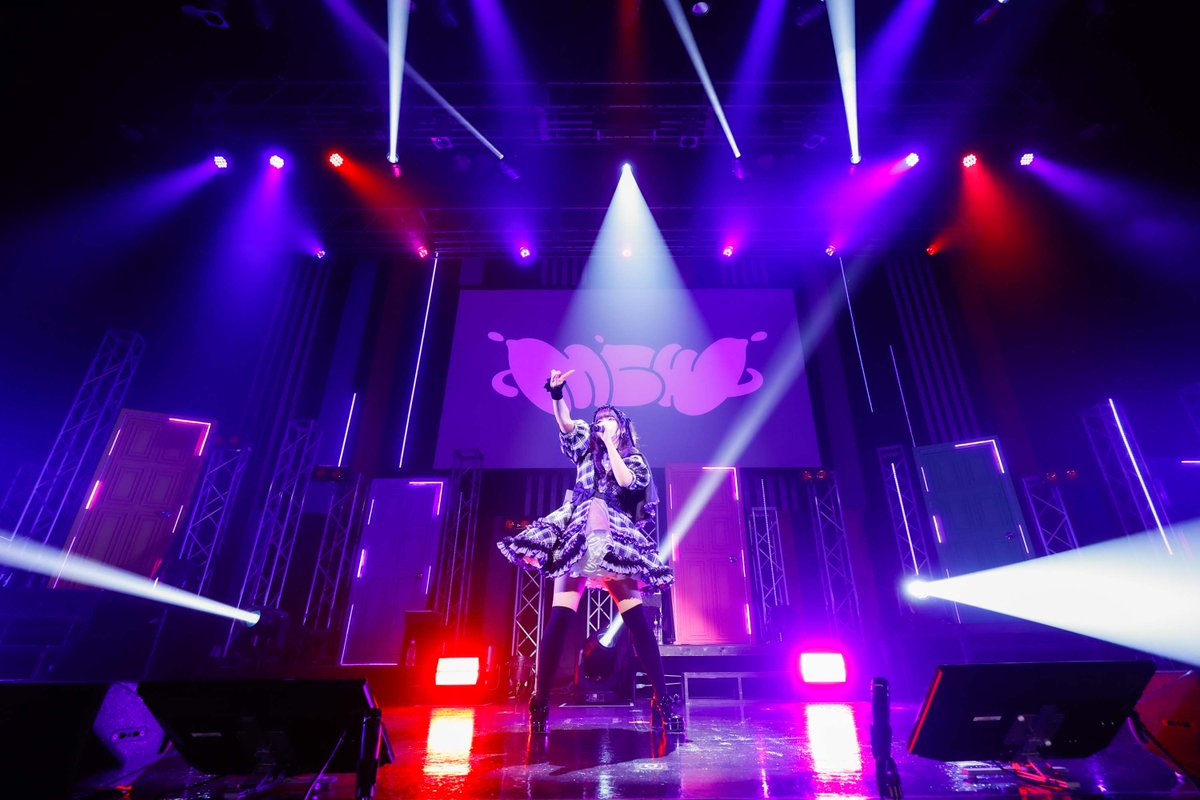 maebashiwitches's tweet photo. 🌸💐#MBWlive_SRC_Tokyo 配信中💐🌸
『#前橋ウィッチーズ』ライブ STRAIGHT! REACH!! CHEER!!!東京公演のアーカイブ配信視聴券販売中⚡️
https://t.co/6JbOTFsqWn

ソロカット集💅
💜新里アズ役　咲川ひなの(@hinano_sak122) https://t.co/S2cUNJ9fIr