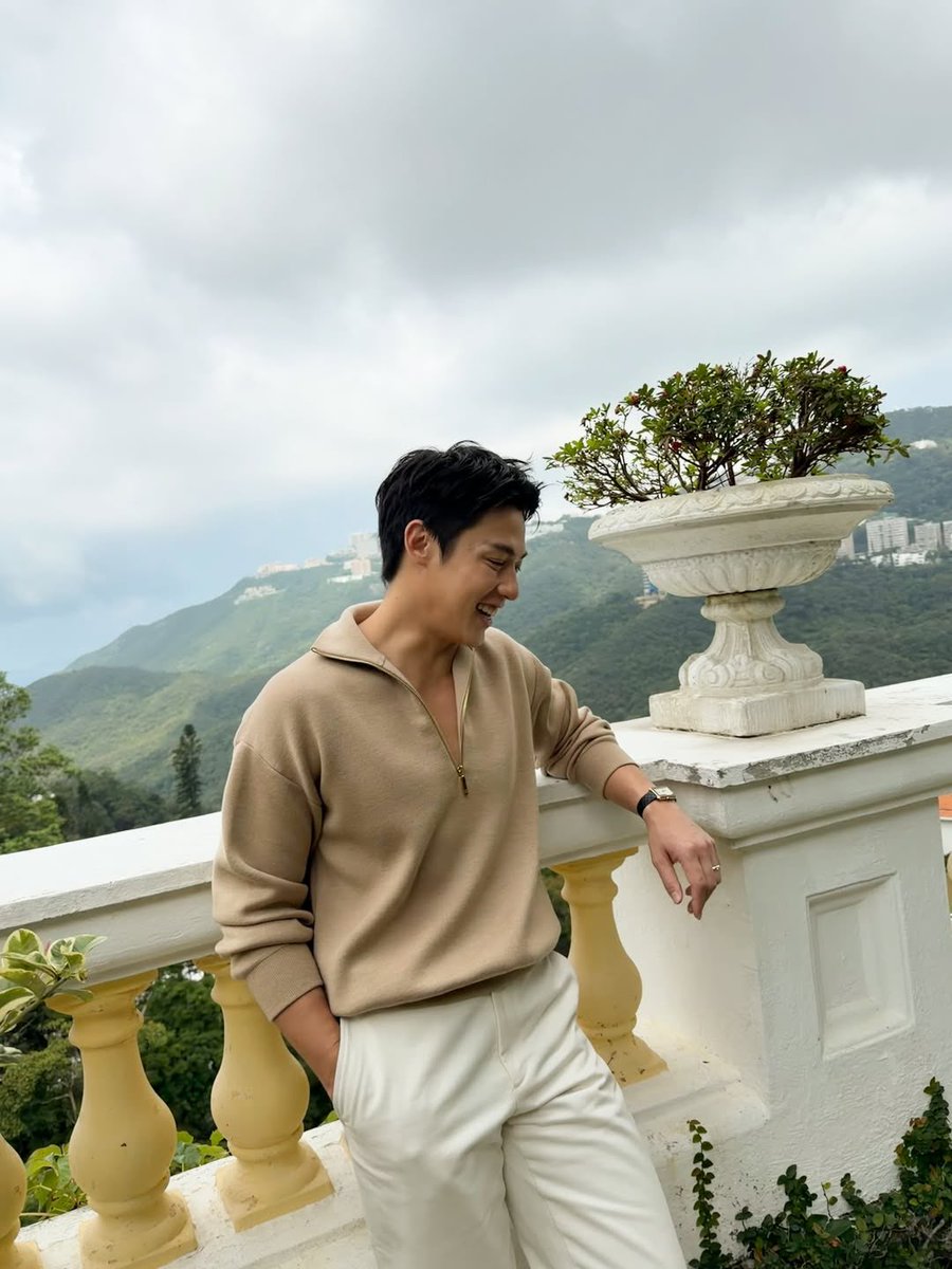 taeistaeny's tweet photo. พี่พระเอกกับ Chanel คือให้เลย หล่อมาก หล่อแพง หล่อเหมือนเอไอแต่มีอยู่จริง ทรงผมนี้คือ 10 10 10 https://t.co/aTJZ2ELqaM