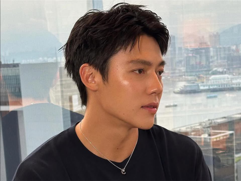 taeistaeny's tweet photo. พี่พระเอกกับ Chanel คือให้เลย หล่อมาก หล่อแพง หล่อเหมือนเอไอแต่มีอยู่จริง ทรงผมนี้คือ 10 10 10 https://t.co/aTJZ2ELqaM