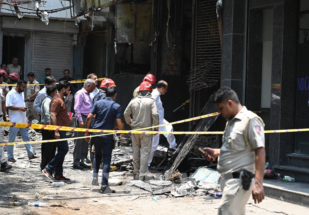 avnespanol's tweet photo. 🔴 ÚLTIMA HORA | La Embajada de Vietnam en la India descarta connacionales afectados en el trágico incendio de un hotel en Nueva Delhi que dejó 21 víctimas mortales.  Detalles aquí:
🔗 https://t.co/ZLXh1w6iwH
#VietnamPlusenEspañol #Alerta #Mundo #Actualidad #India #ÚltimoMinuto https://t.co/dXGtUGxCYt