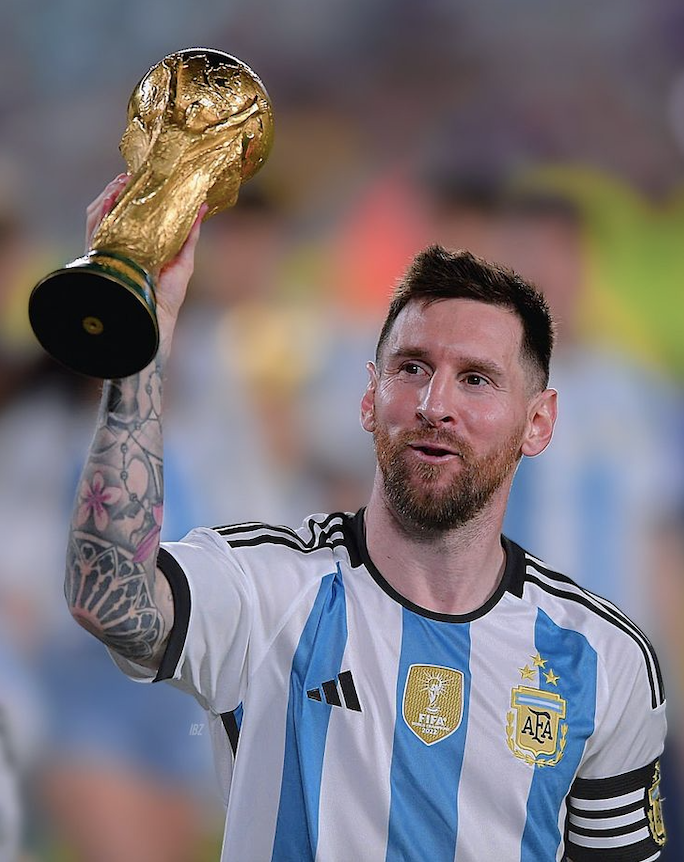 TouchlineX's tweet photo. 🚨 𝗥𝗘𝗠𝗜𝗡𝗗𝗘𝗥: If Lionel Messi scores 3 goals at the World Cup, he will join Miroslav Klose as all-time World Cup topscorer! 🇦🇷💫 https://t.co/V1keVHuZU6