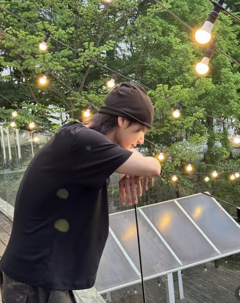 SideofLess's tweet photo. *merenung* https://t.co/l3cTnI8oRe
